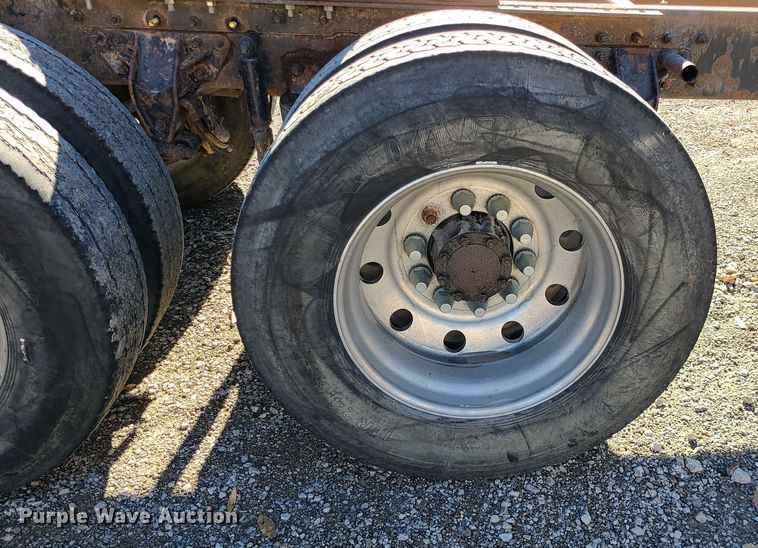 image for item MJ9540 2001 Mack CH613  semi truck