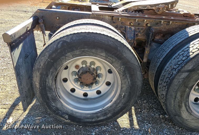 image for item MJ9540 2001 Mack CH613  semi truck