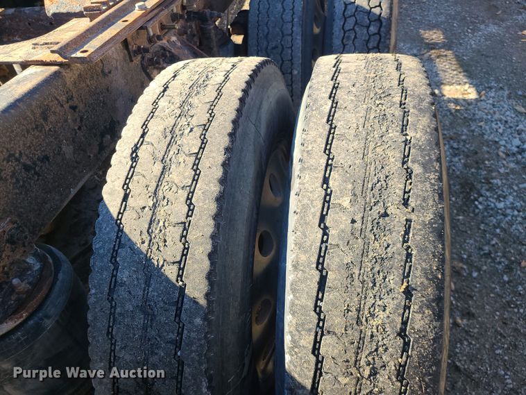 image for item MJ9540 2001 Mack CH613  semi truck