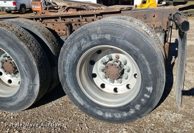 image for item MJ9540 2001 Mack CH613  semi truck