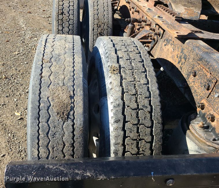 image for item MJ9540 2001 Mack CH613  semi truck