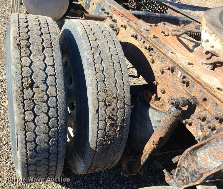 image for item MJ9540 2001 Mack CH613  semi truck