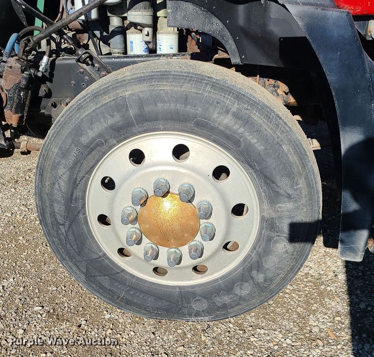 image for item MJ9540 2001 Mack CH613  semi truck