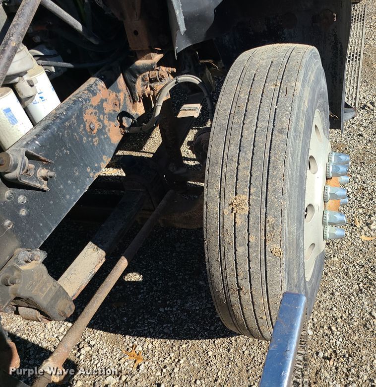 image for item MJ9540 2001 Mack CH613  semi truck