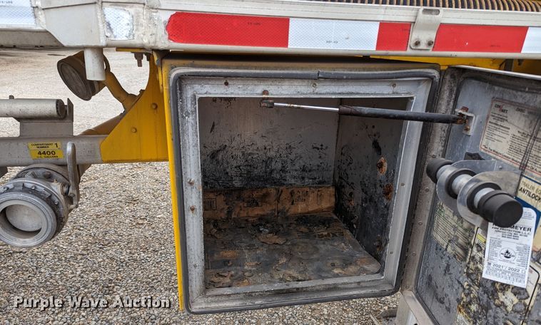 image for item MN9981 2006 Beall BAST-96-3-SB  tank trailer