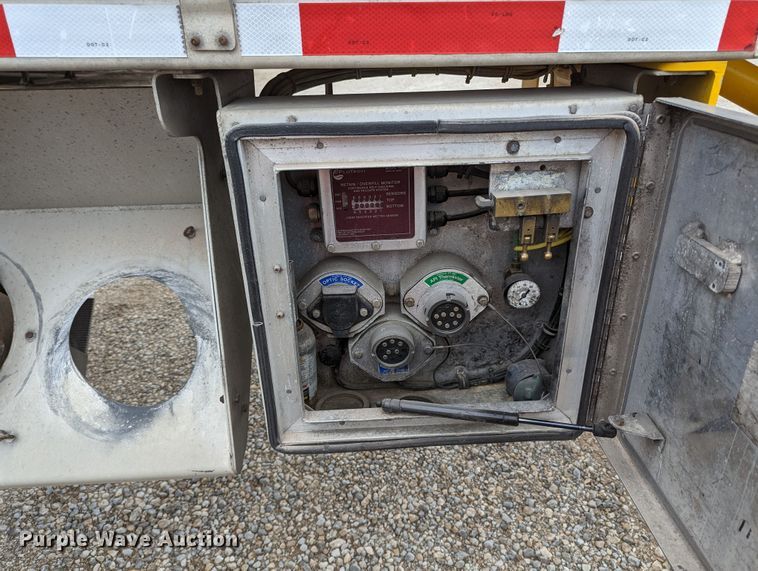 image for item MN9981 2006 Beall BAST-96-3-SB  tank trailer