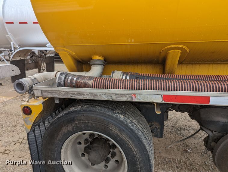 image for item MN9981 2006 Beall BAST-96-3-SB  tank trailer