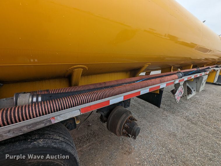 image for item MN9981 2006 Beall BAST-96-3-SB  tank trailer