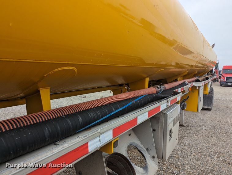 image for item MN9981 2006 Beall BAST-96-3-SB  tank trailer