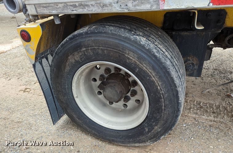 image for item MN9981 2006 Beall BAST-96-3-SB  tank trailer