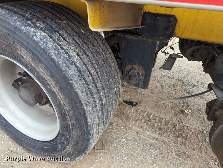 image for item MN9981 2006 Beall BAST-96-3-SB  tank trailer