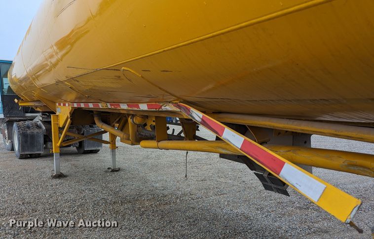 image for item MN9981 2006 Beall BAST-96-3-SB  tank trailer