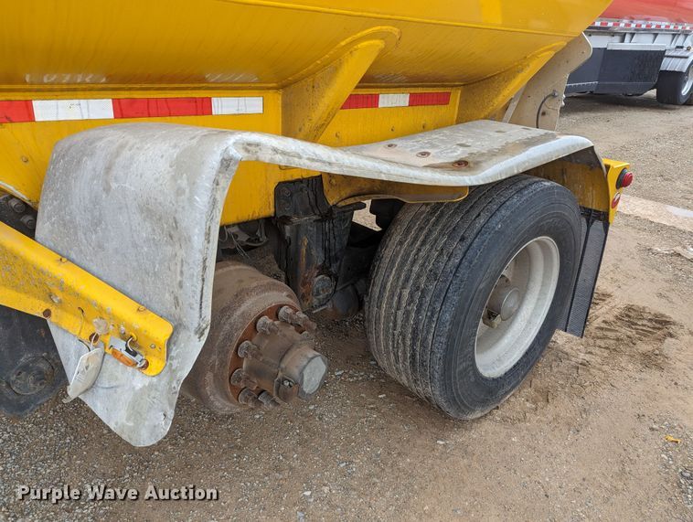 image for item MN9981 2006 Beall BAST-96-3-SB  tank trailer