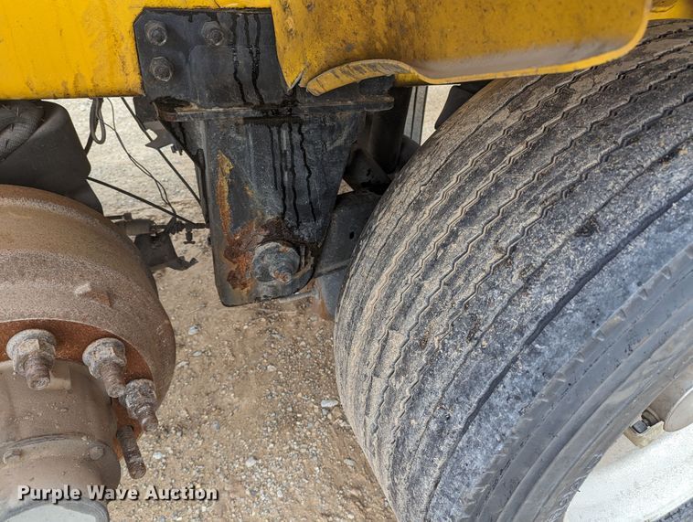 image for item MN9981 2006 Beall BAST-96-3-SB  tank trailer