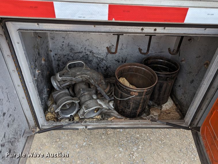 image for item MN9982 2005 Beall BAST-96-4-SB  tank trailer