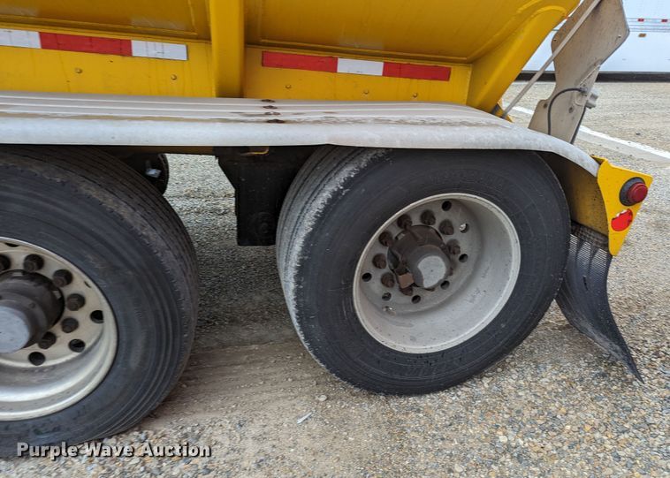 image for item MN9982 2005 Beall BAST-96-4-SB  tank trailer