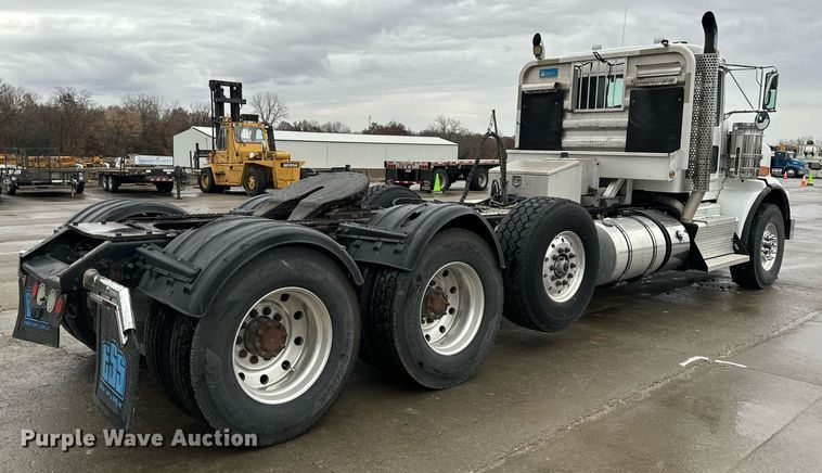 image for item NM9071 2012 Kenworth T800  semi truck