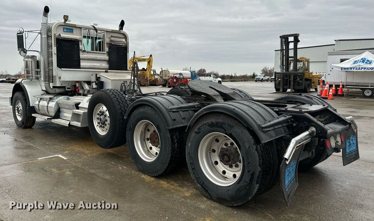 image for item NM9071 2012 Kenworth T800  semi truck