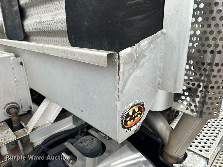 image for item NM9071 2012 Kenworth T800  semi truck