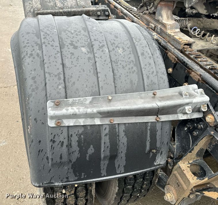 image for item NM9071 2012 Kenworth T800  semi truck