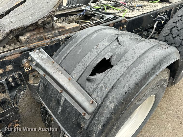 image for item NM9071 2012 Kenworth T800  semi truck