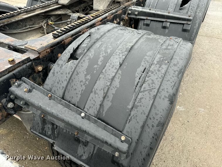 image for item NM9071 2012 Kenworth T800  semi truck