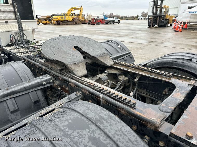 image for item NM9071 2012 Kenworth T800  semi truck