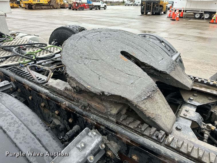 image for item NM9071 2012 Kenworth T800  semi truck