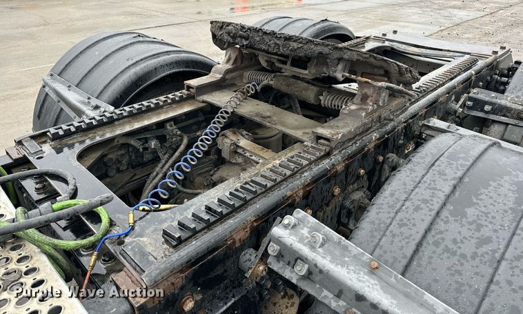 image for item NM9071 2012 Kenworth T800  semi truck