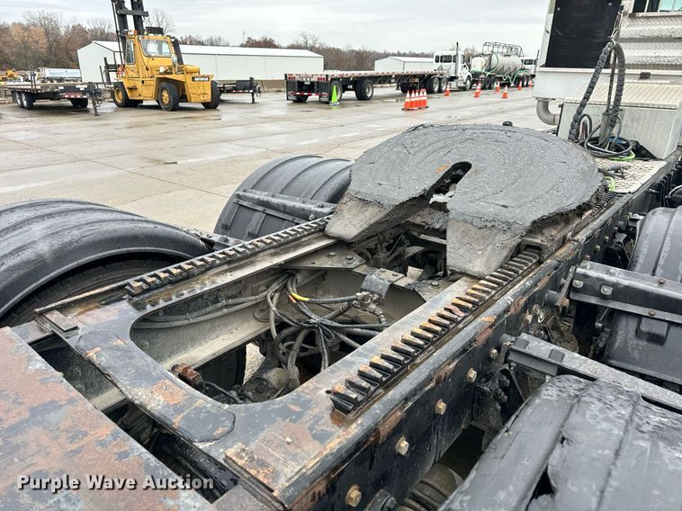 image for item NM9071 2012 Kenworth T800  semi truck