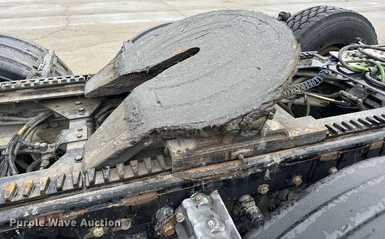 image for item NM9071 2012 Kenworth T800  semi truck