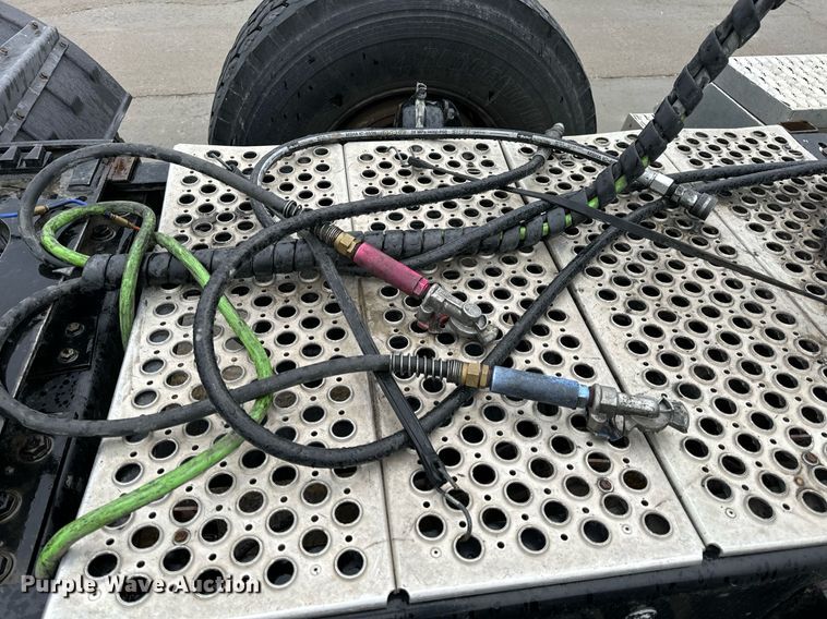 image for item NM9071 2012 Kenworth T800  semi truck