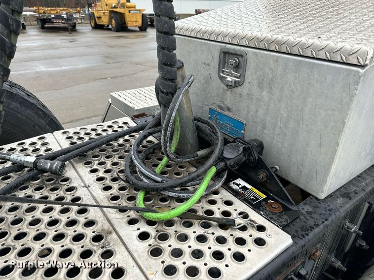 image for item NM9071 2012 Kenworth T800  semi truck