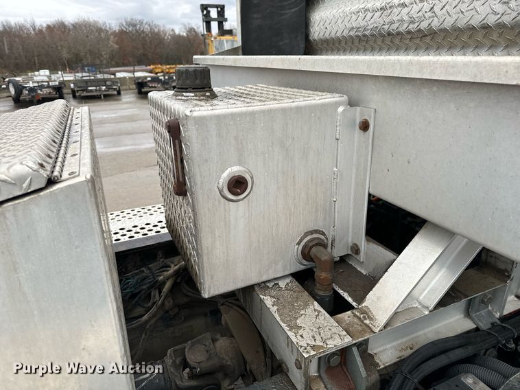 image for item NM9071 2012 Kenworth T800  semi truck