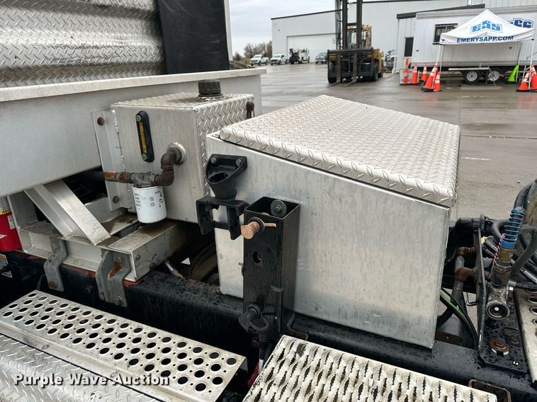 image for item NM9071 2012 Kenworth T800  semi truck