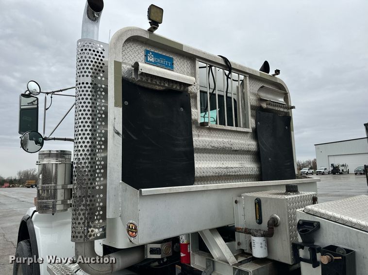 image for item NM9071 2012 Kenworth T800  semi truck