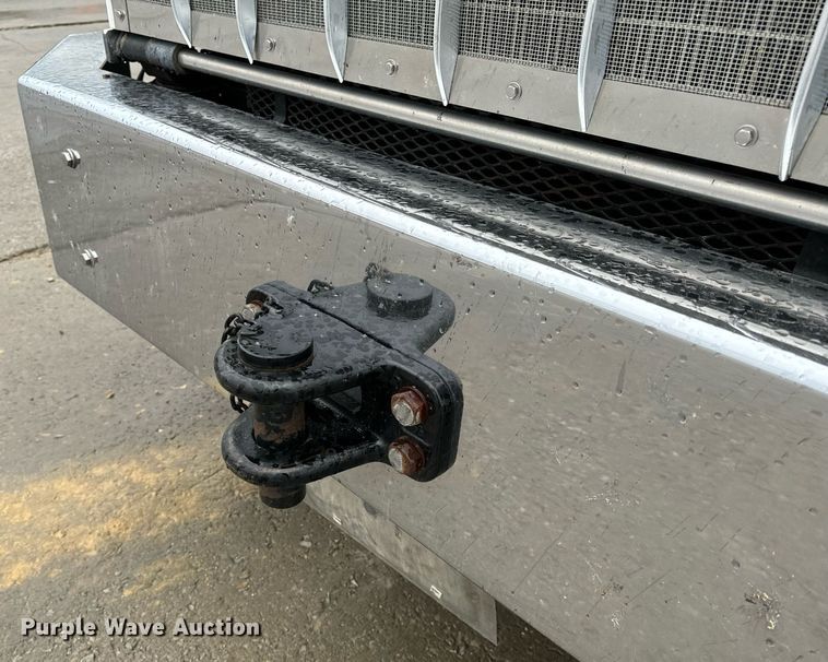 image for item NM9071 2012 Kenworth T800  semi truck