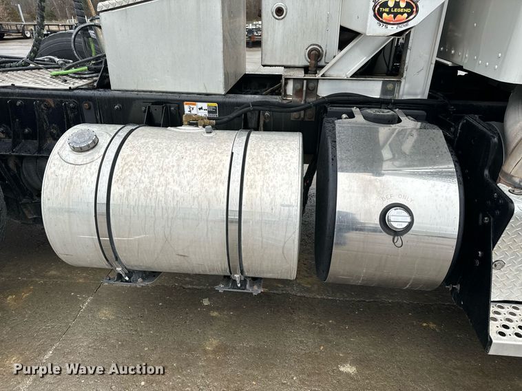 image for item NM9071 2012 Kenworth T800  semi truck