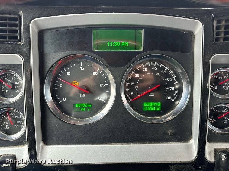 image for item NM9071 2012 Kenworth T800  semi truck