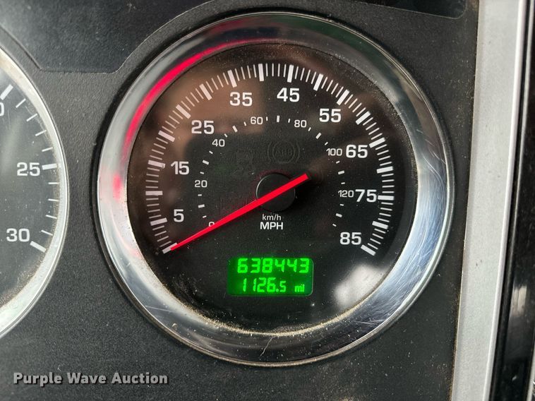 image for item NM9071 2012 Kenworth T800  semi truck