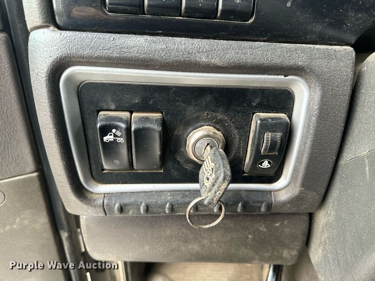 image for item NM9071 2012 Kenworth T800  semi truck