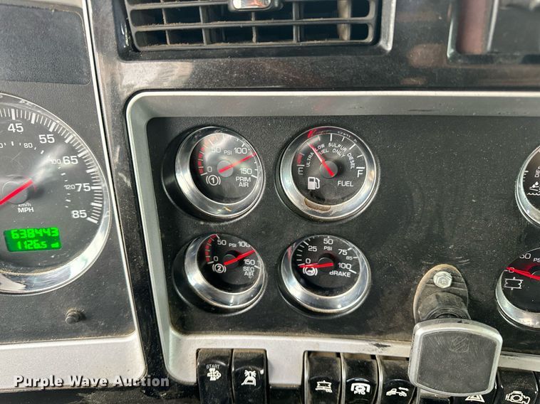 image for item NM9071 2012 Kenworth T800  semi truck