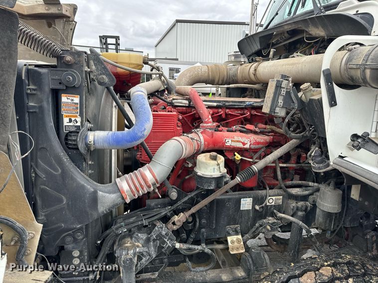 image for item NM9071 2012 Kenworth T800  semi truck