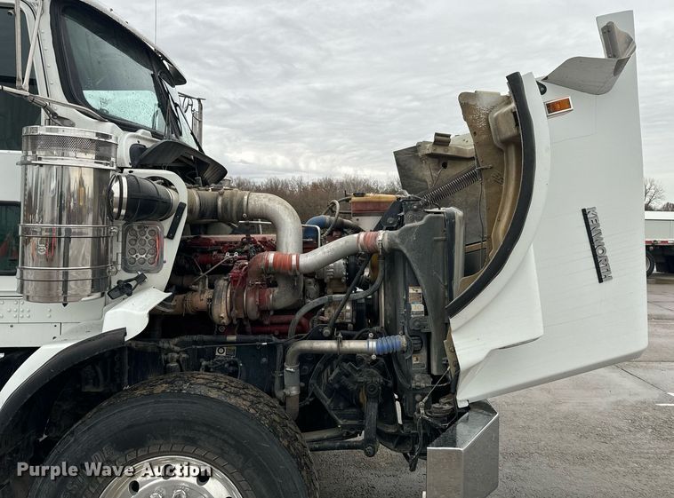 image for item NM9071 2012 Kenworth T800  semi truck