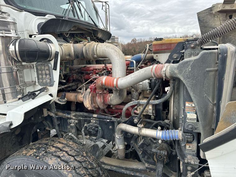 image for item NM9071 2012 Kenworth T800  semi truck