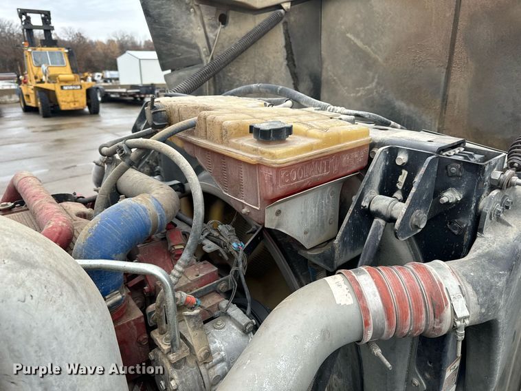 image for item NM9071 2012 Kenworth T800  semi truck