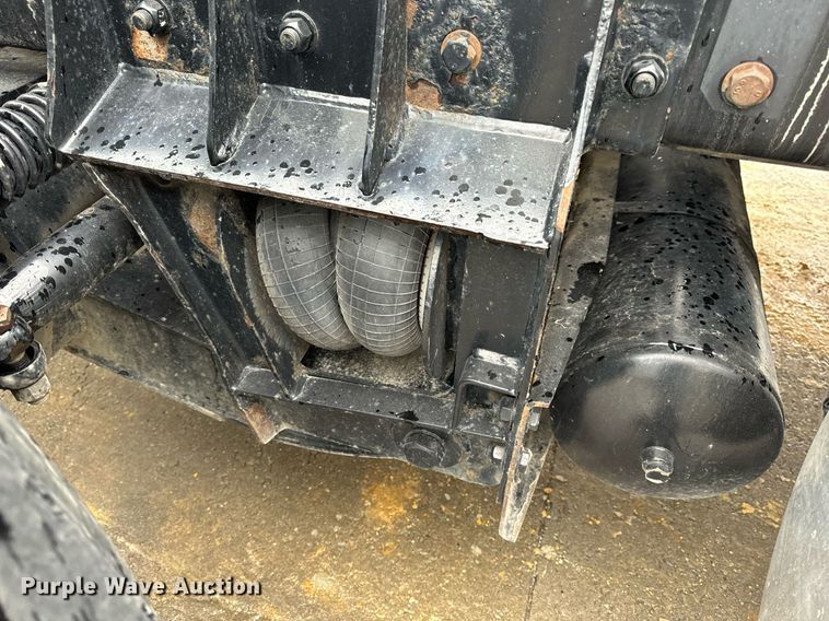 image for item NM9071 2012 Kenworth T800  semi truck