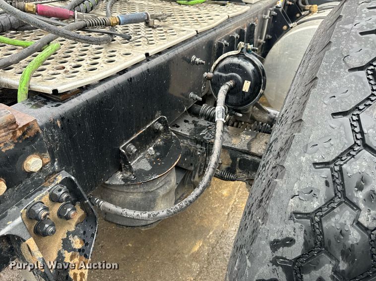 image for item NM9071 2012 Kenworth T800  semi truck