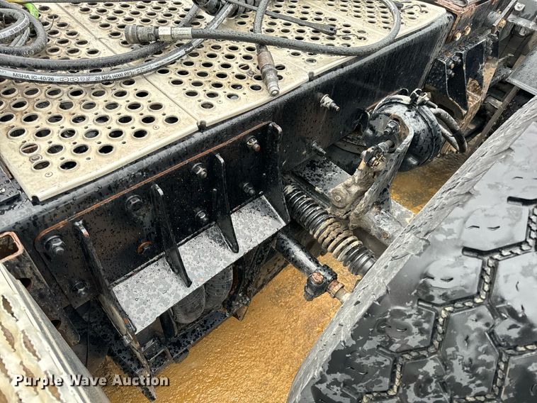 image for item NM9071 2012 Kenworth T800  semi truck