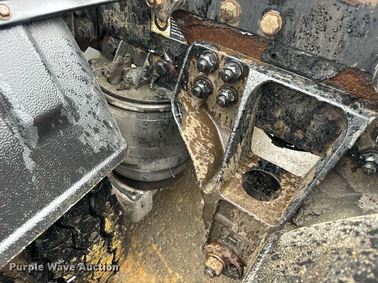 image for item NM9071 2012 Kenworth T800  semi truck